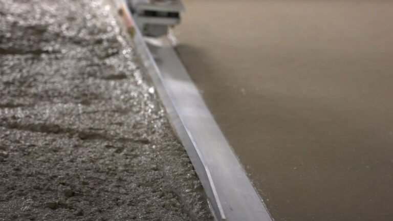 concrete-screeder-in-concrete