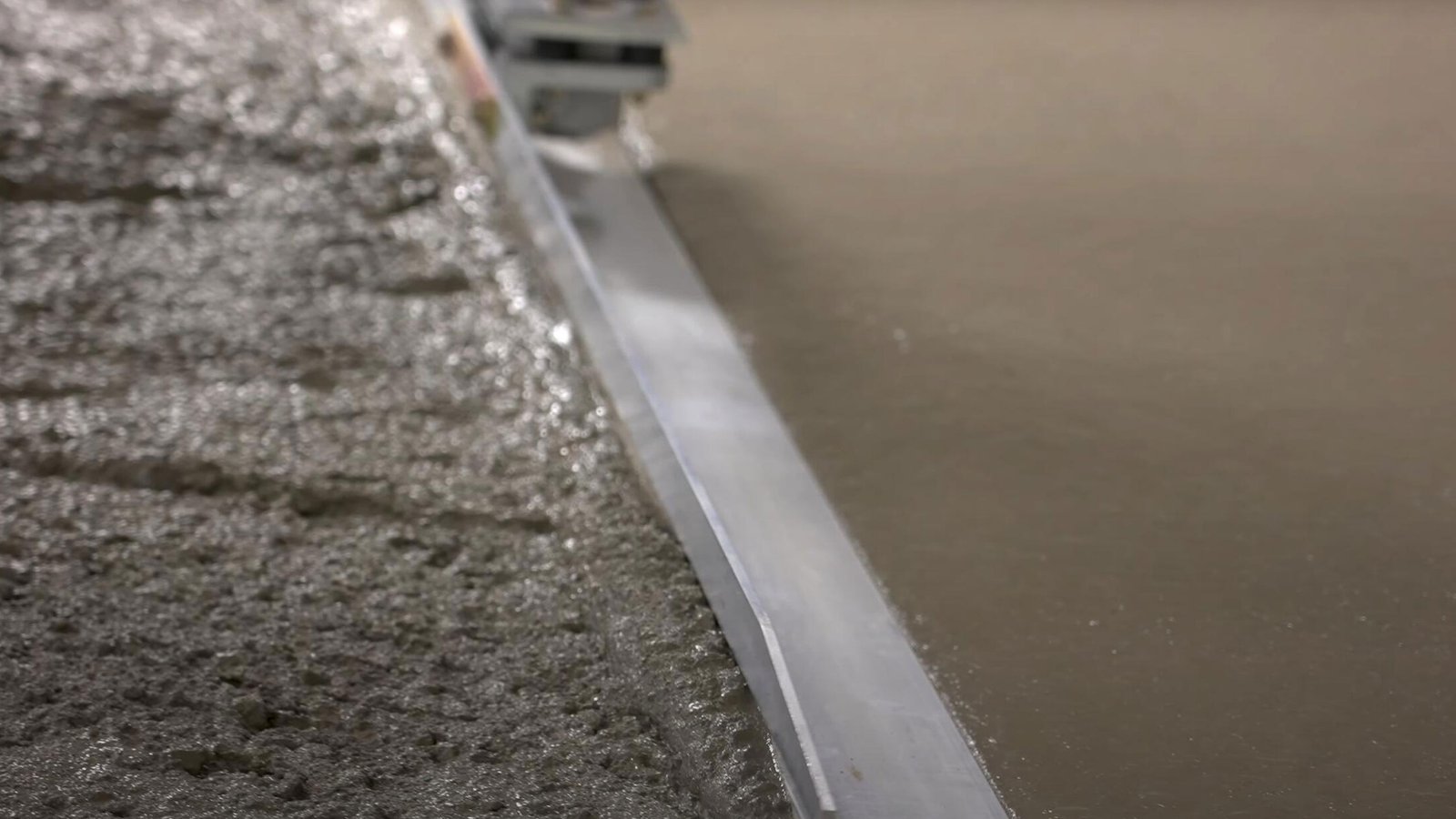 concrete-screeder-in-concrete
