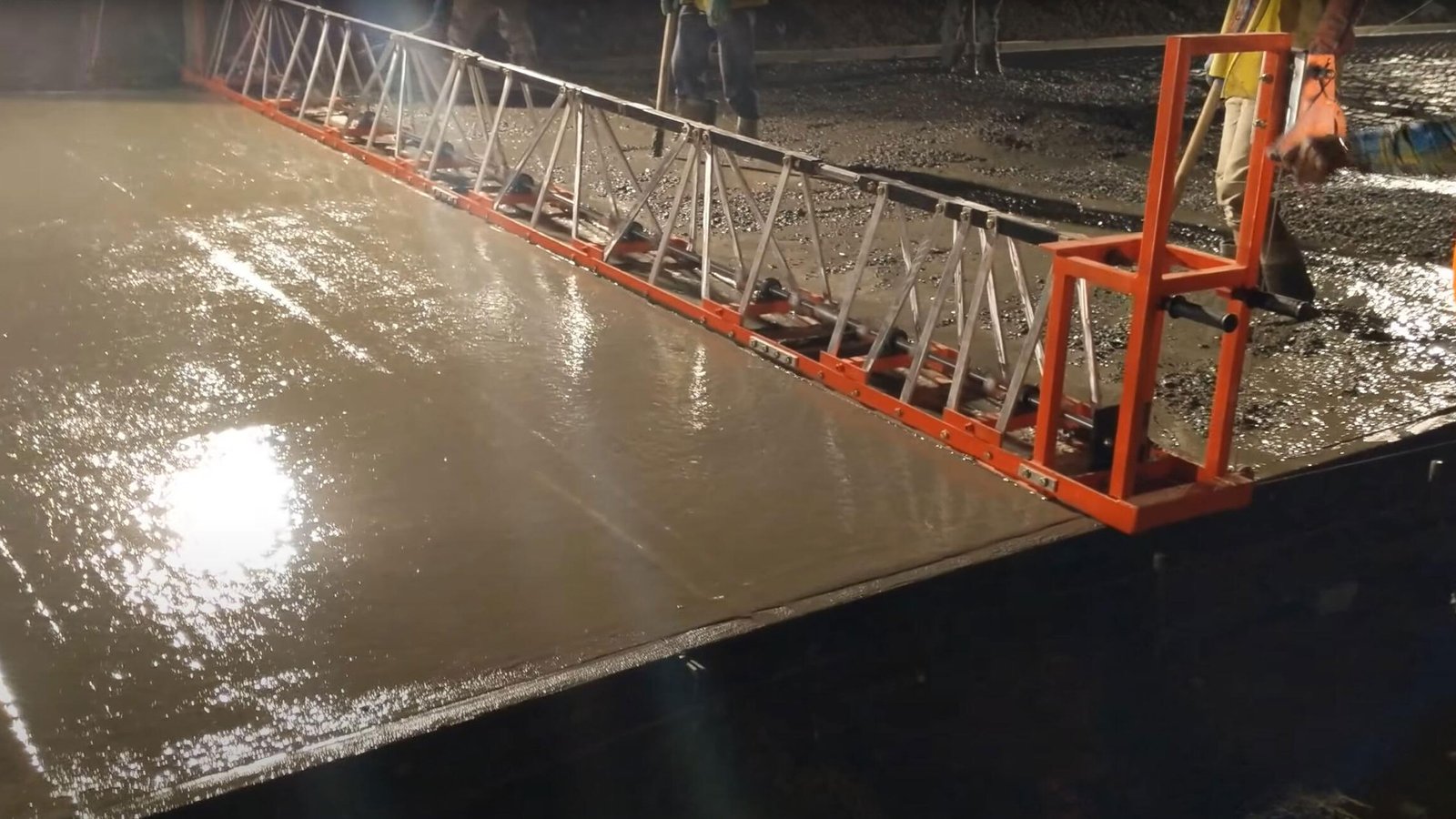 Concrete truss screed